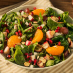 schuessel mit winterlichem salat